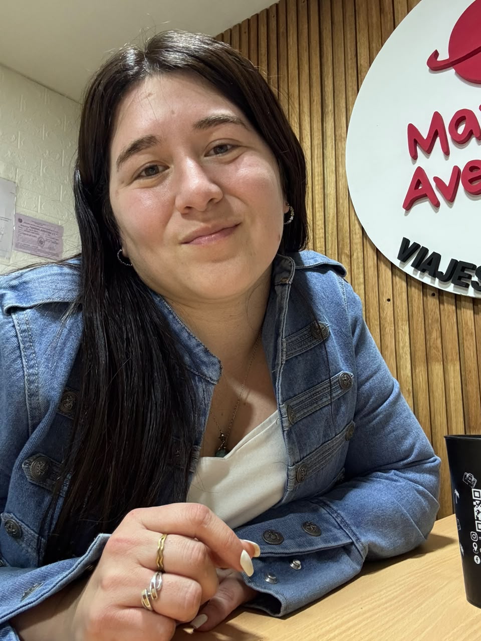 Meli, fundadora de Maxima Aventura, en su oficina